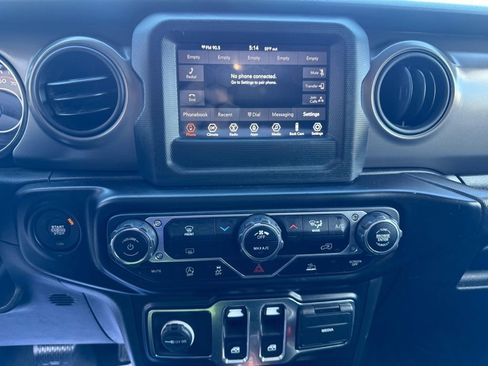Used 2022 Jeep Wrangler Sport AWD/4WD image 24