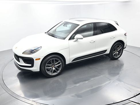 Certified 2025 Porsche Macan AWD/4WD image 35