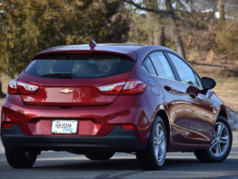 Used 2017 Chevrolet Cruze LT image 5