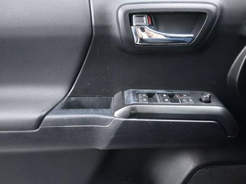 Used 2019 Toyota Tacoma TRD Off-Road AWD/4WD image 24