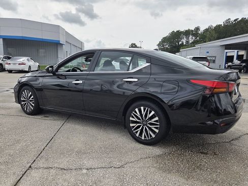 Used 2025 Nissan Altima 2.5 SV FWD image 4