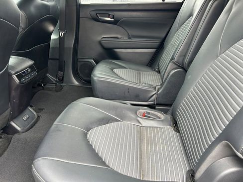 Used 2023 Toyota Highlander XSE image 17