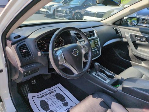 Used 2016 Nissan Altima 2.5 SR w/ LED Appearance Package FWD image 16
