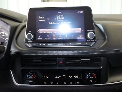Used 2024 Nissan Rogue SV AWD/4WD image 26