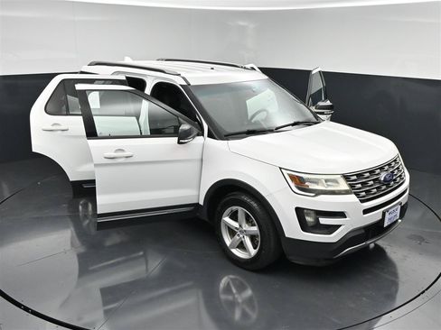 Used 2016 Ford Explorer XLT AWD/4WD image 28