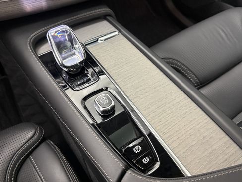 Certified 2024 Volvo XC90 B6 Ultimate w/ Protection Package Premier image 21