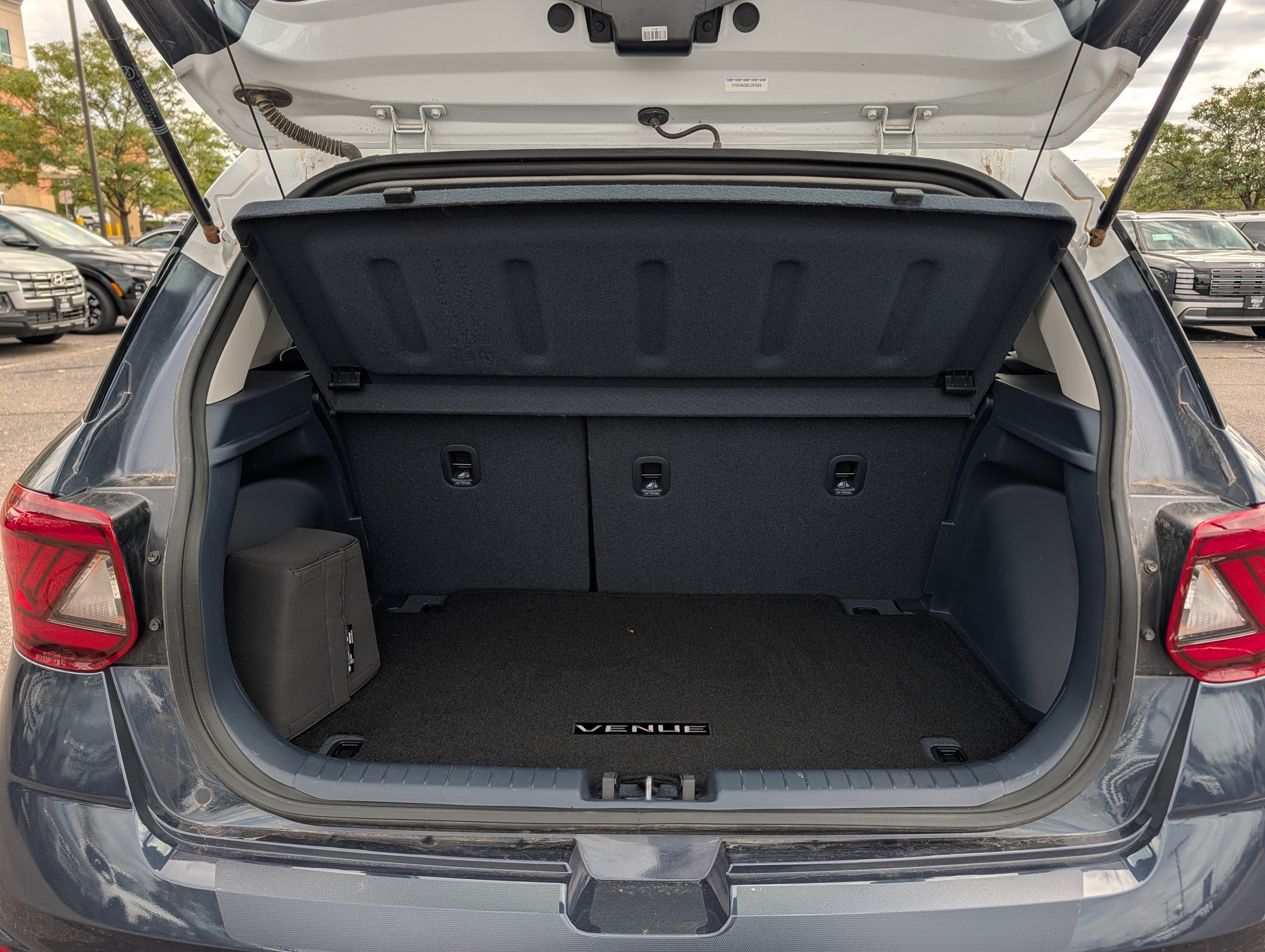 Used 2025 Hyundai Venue Limited FWD image 16