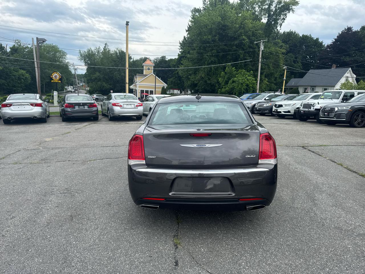 Used 2019 Chrysler 300 Limited AWD/4WD image 10