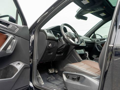 Used 2022 Volkswagen Tiguan SEL R-Line AWD/4WD image 14