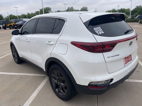 Used 2022 Kia Sportage LX w/ LX FWD Value Edition Package image 3