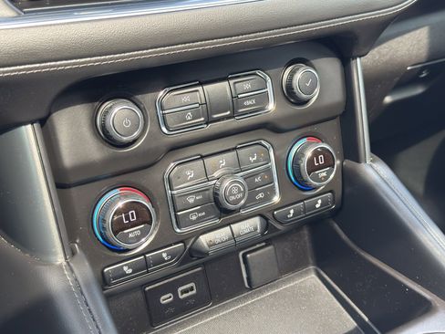 Used 2021 Chevrolet Tahoe Z71 w/ Luxury Package image 25