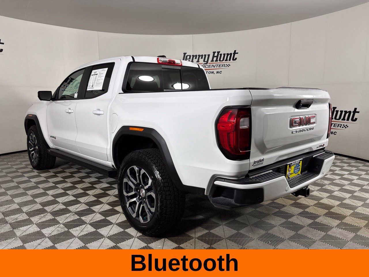 Used 2024 GMC Canyon AT4 w/ Technology Package AWD/4WD image 9