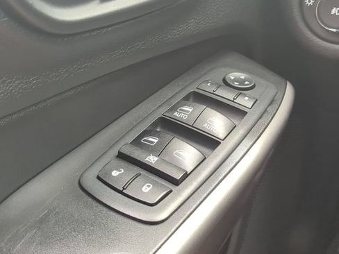 Used 2019 Jeep Cherokee Limited FWD image 23