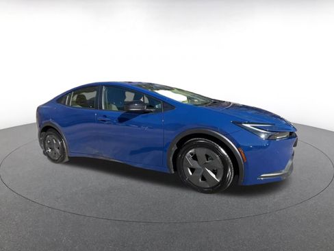 Used 2025 Toyota Prius LE image 2