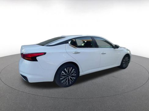 Used 2025 Nissan Altima 2.5 SV FWD image 15