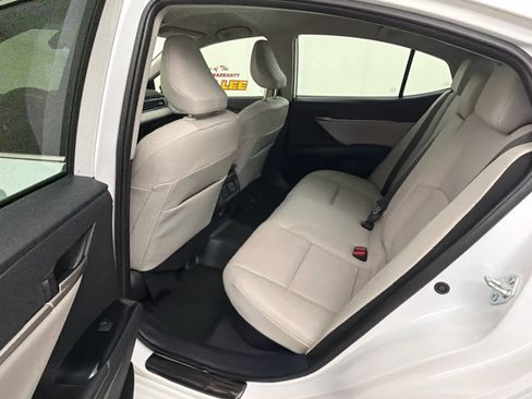 Used 2025 Toyota Camry XLE FWD image 16