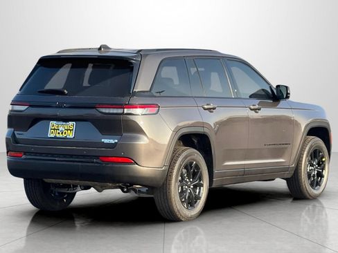 New 2025 Jeep Grand Cherokee Altitude image 5