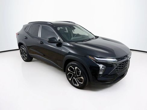 Used 2024 Chevrolet Trax RS w/ Sunroof Package FWD image 3