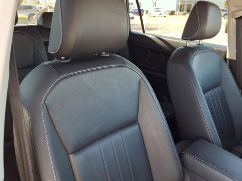 Certified 2024 Volkswagen Tiguan SE image 11