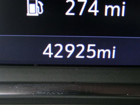 Used 2023 Chevrolet Traverse LT w/ LT Premium Package AWD/4WD image 40