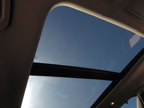 Used 2025 Honda Pilot Touring image 8