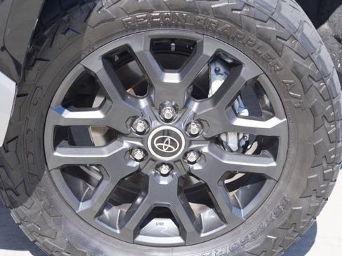 Used 2023 Toyota Tundra Platinum AWD/4WD image 16