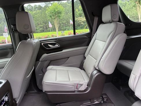 Used 2024 GMC Yukon SLT w/ SLT Luxury Package RWD image 15