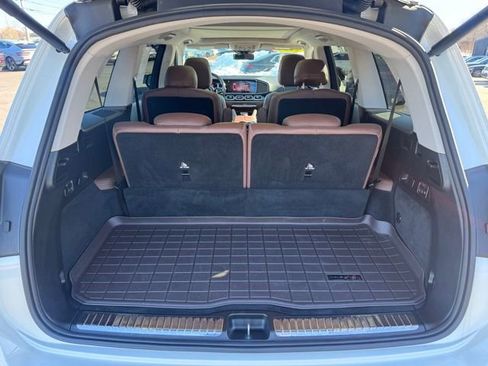 Used 2024 Mercedes-Benz GLS 450 4MATIC image 9