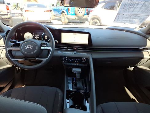 Certified 2025 Hyundai Elantra SEL image 16