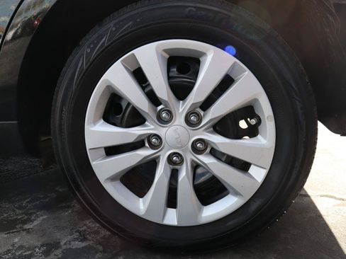 Used 2023 Kia Soul LX FWD image 32