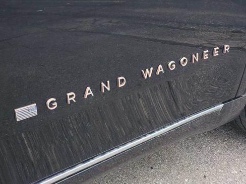 Used 2022 Jeep Grand Wagoneer Series III w/ Rear Seat Video Group 1 AWD/4WD image 6