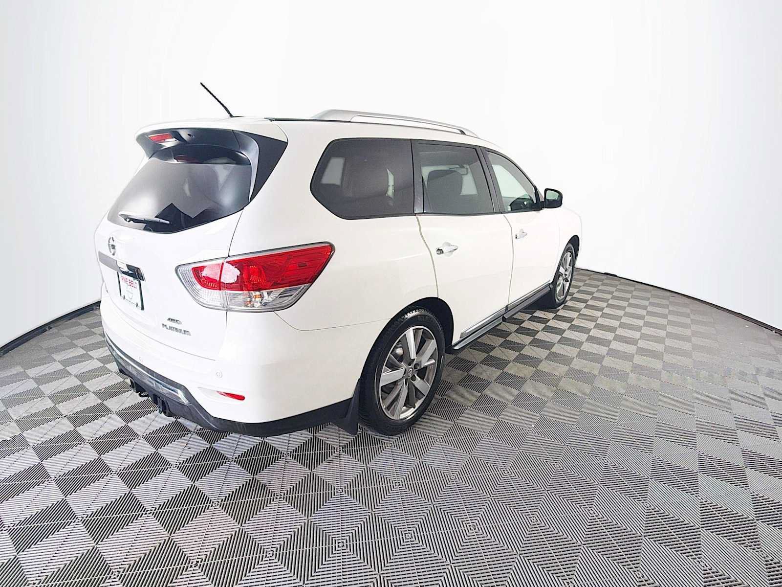 Used 2013 Nissan Pathfinder Platinum w/ Platinum Premium Pkg AWD/4WD image 4