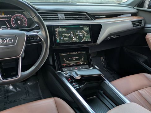 Used 2022 Audi e-tron Premium w/ Interior Protection Package image 9
