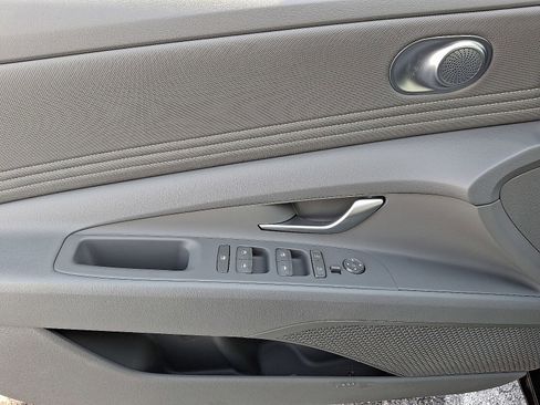 Certified 2025 Hyundai Elantra Sport image 12