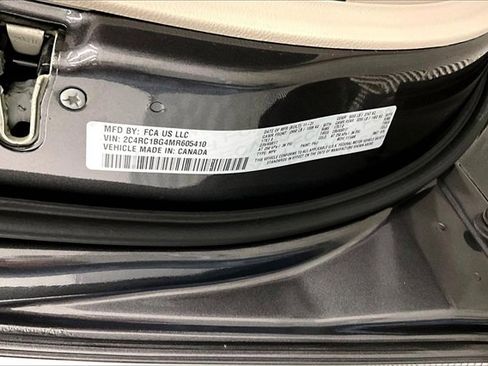 Used 2021 Chrysler Pacifica Touring-L w/ Uconnect Theater Family Group image 35