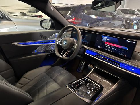 Used 2025 BMW i7 M70 image 36