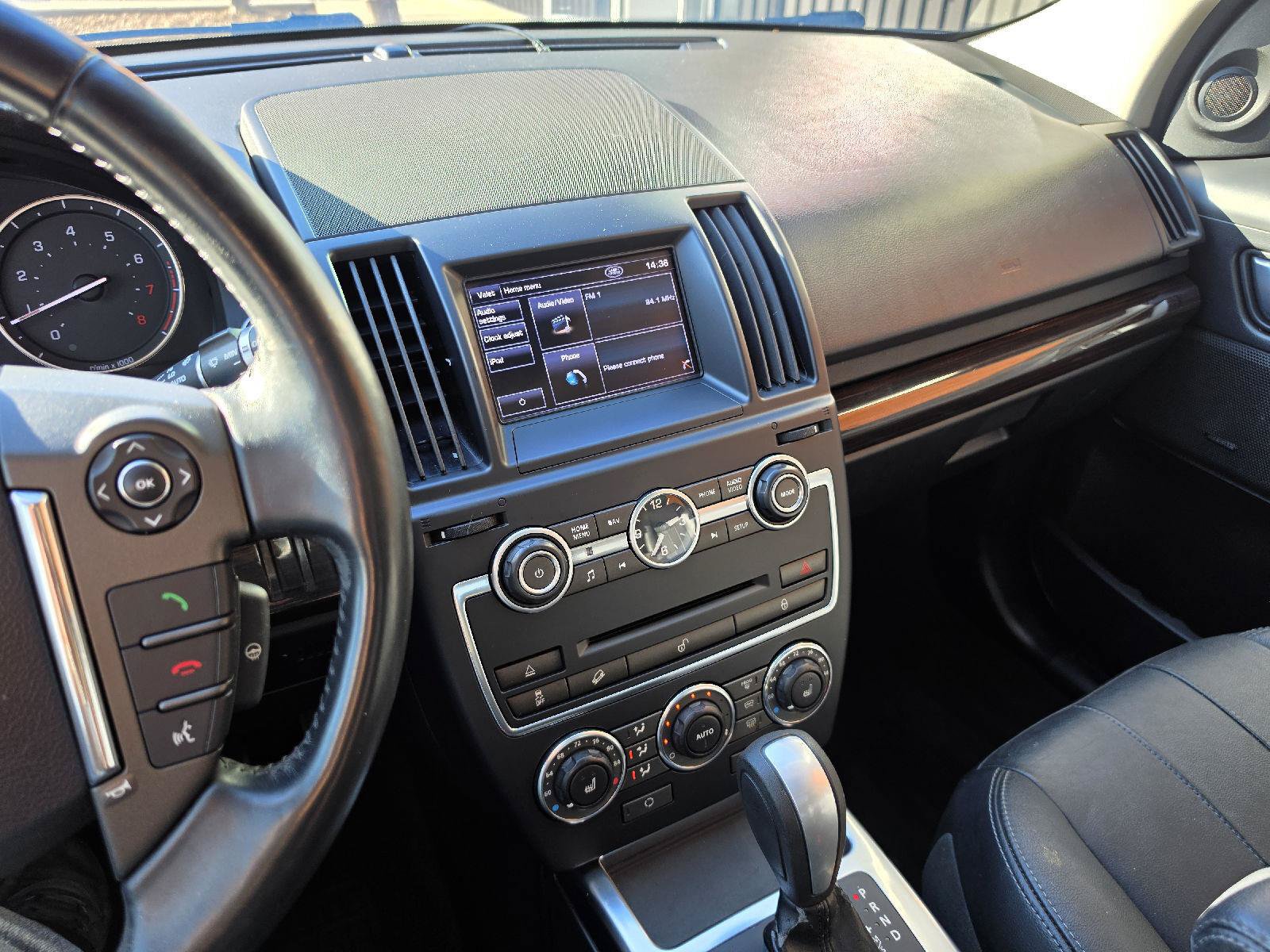 Used 2013 Land Rover LR2 HSE AWD/4WD image 16