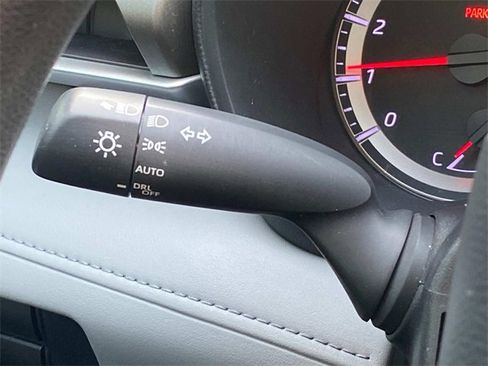 Used 2020 Toyota Highlander L w/ Phone Cable & Charge Package image 22