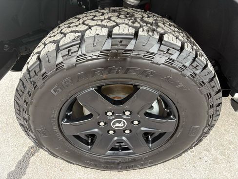 Used 2023 Ford Bronco Black Diamond image 9