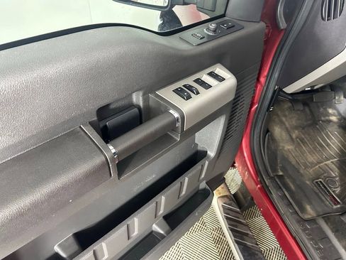 Used 2014 Ford F250 Lariat w/ Lariat Interior Package image 12