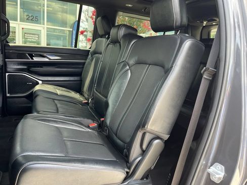 Used 2022 Jeep Wagoneer Series II w/ Premium Group I AWD/4WD image 16