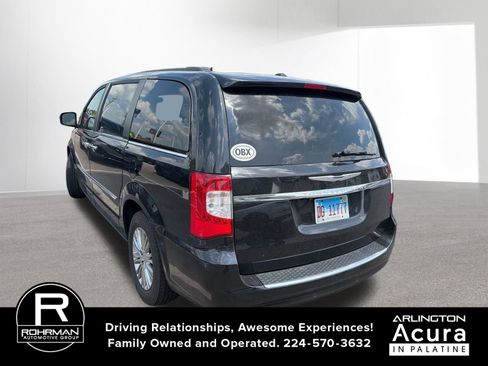 Used 2015 Chrysler Town & Country Touring-L w/ Driver Convenience Group FWD image 6