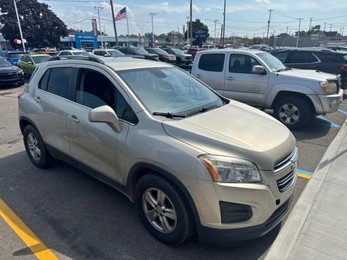 Used 2016 Chevrolet Trax LT w/ LT Convenience Package FWD image 2