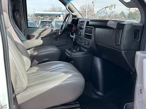 Used 2022 Chevrolet Express 3500 w/ Driver Convenience Package image 12