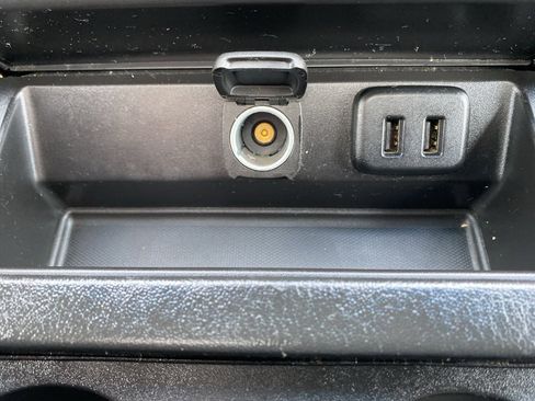 Used 2018 Chevrolet Suburban Premier image 40