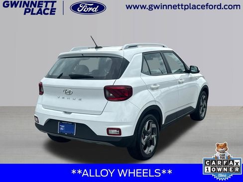 Used 2024 Hyundai Venue SEL FWD image 5