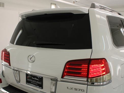 Used 2014 Lexus LX 570 4WD image 19