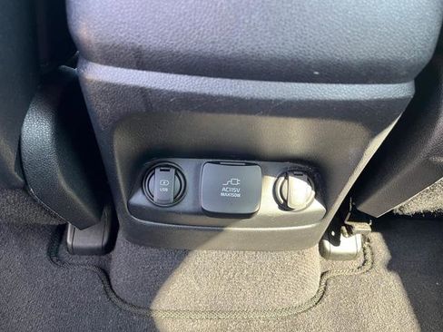 Used 2017 Kia Sorento SX image 18