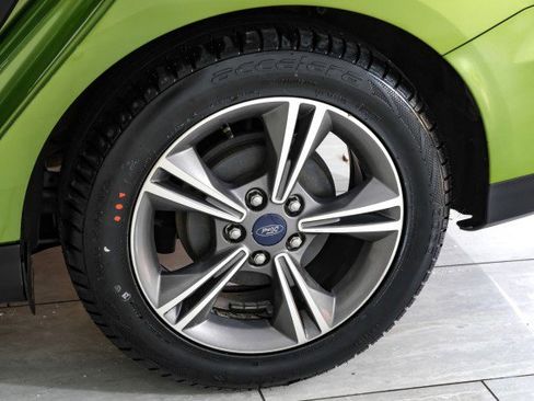 Used 2018 Ford Focus SE w/ SE Appearance Package image 53