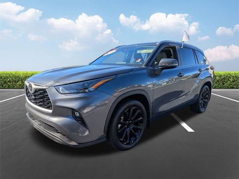 Used 2024 Toyota Highlander XLE image 8